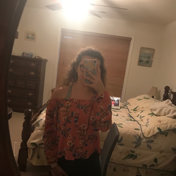 Pacsun off the shoulder top - Picture 4 of 4